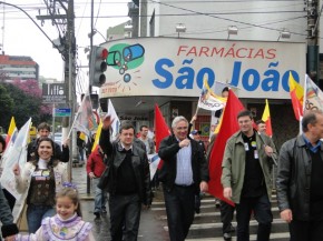 Albuquerque e Grill atraA�ram apoiadores de suas candidaturas FOTO ALEXANDRE DE MATTOS