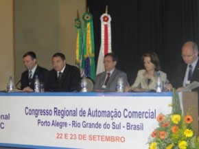 Deputado Beto Albuquerque integrou a mesa na abertura do congresso, em Porto Alegre FOTO DE ALEXANDRE DE MATTOS